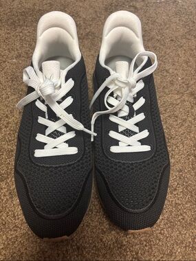 VIVAIA Black & White Mesh Sneakers size 8